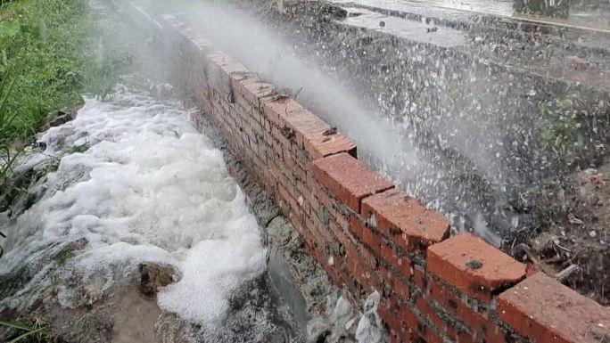 城市供水自来水管爆炸城市供水系统水管爆裂