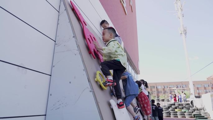 幼儿园小朋友攀岩 爬墙 攀爬设备