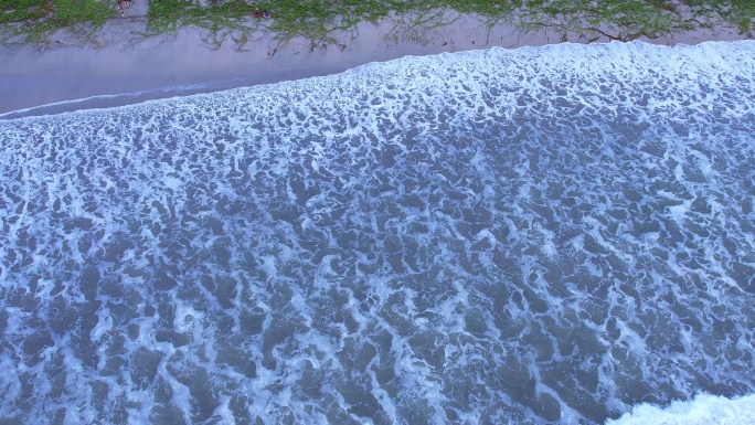 4K可商用翻滚涌动的海浪海水白沫浪花