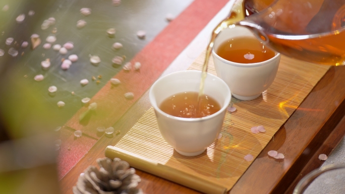 茶艺倒茶品茶喝茶龙井茶瓷器
