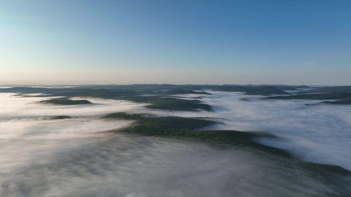 航拍山岭辽阔云海