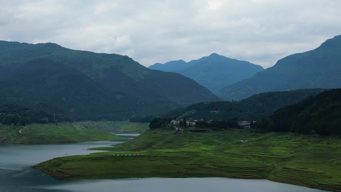 雅女湖 绿水青山 风景 山水 山河 壮丽