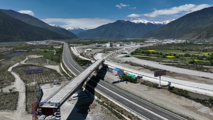 建设中的川藏铁路尼洋河特大桥