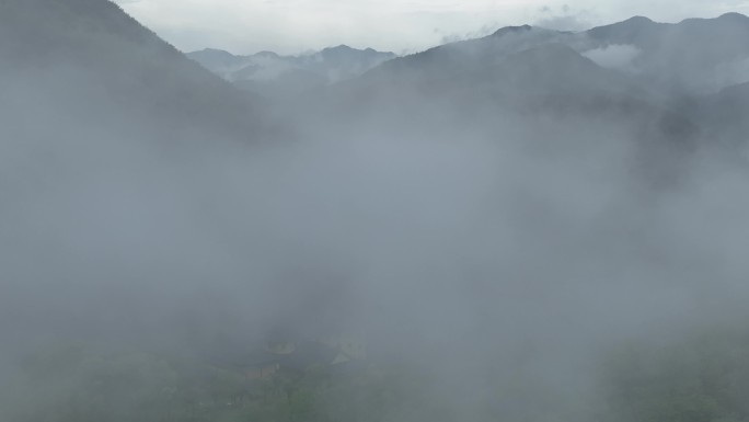 春天山区云雾穿云航拍水墨云海竹林竹山竹海