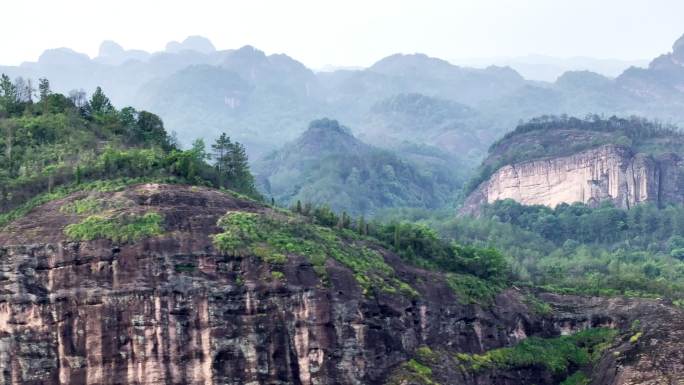 航拍江西鹰潭龙虎山景区