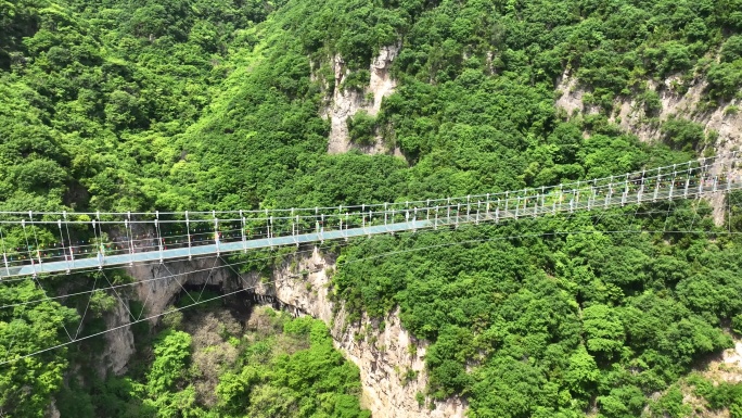 航拍山西临汾旅游5A级云丘山景区玻璃桥