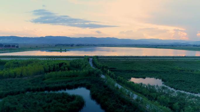 4k航拍山西大同广灵县湿地公园观鸟台