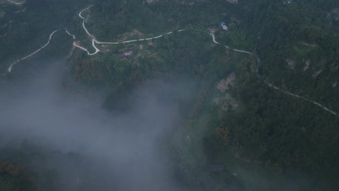 大山里的日出云海