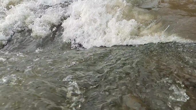 水浪花海浪溅起水浪飞溅浪花水花源泉水流走