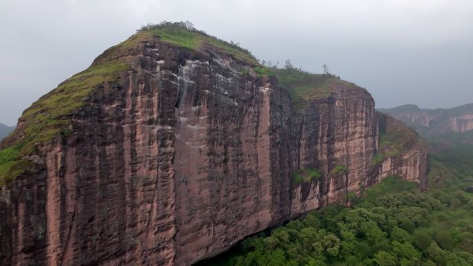 航拍江西鹰潭龙虎山景区