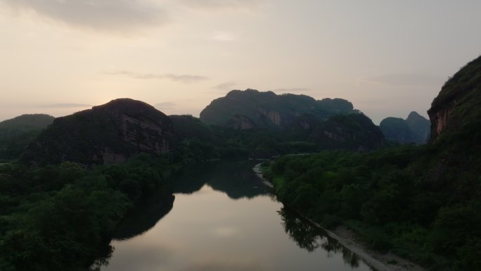 航拍江西鹰潭龙虎山景区