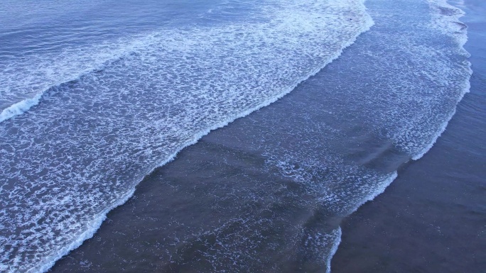 【4K可商用】壮观大海白沫海浪后浪推前浪