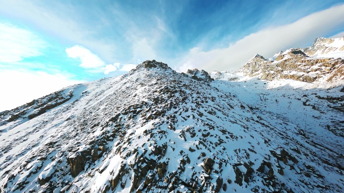 川西甘孜地貌雪山丛林石滩峡谷穿越机航拍