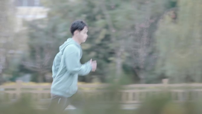 【4K】大学男生跑酷校园社团古筝