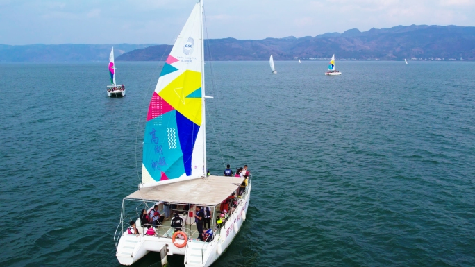 抚仙湖沿岸景点帆船航拍4K50帧素材