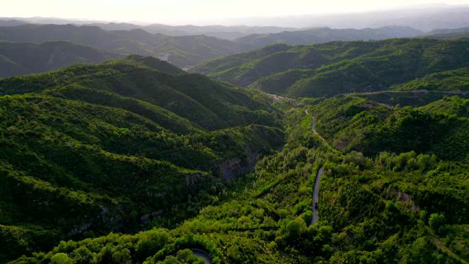 【4k】航拍 山顶的一条路