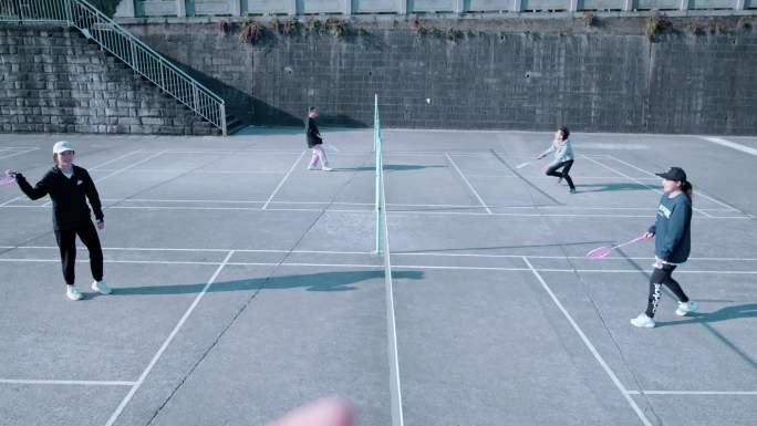【4K】大学女生打羽毛球