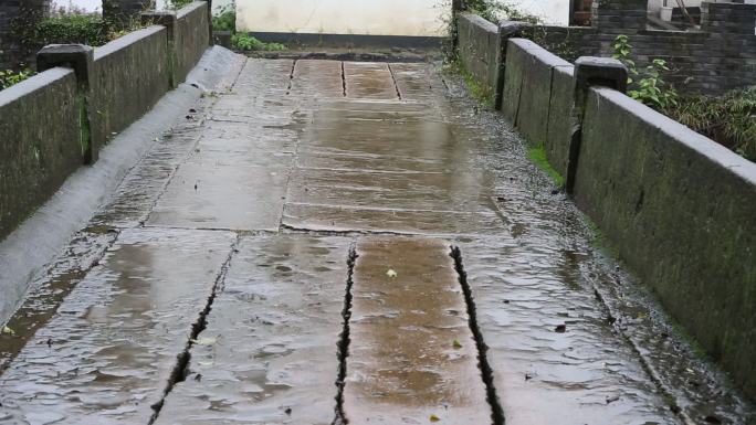 江南雨天老桥石板桥古桥实拍原素材