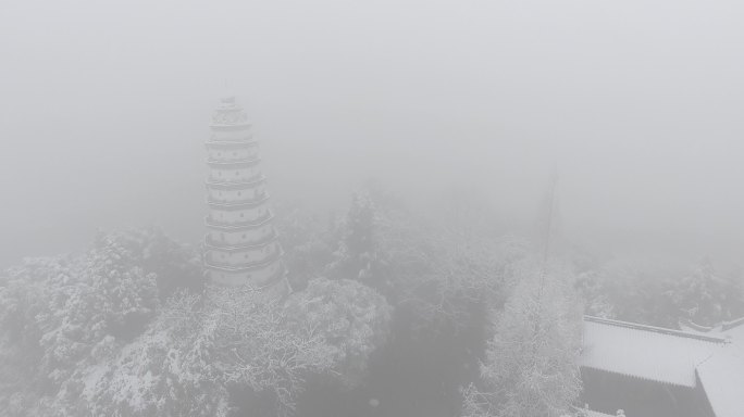 四川阆中古城白塔山雪景