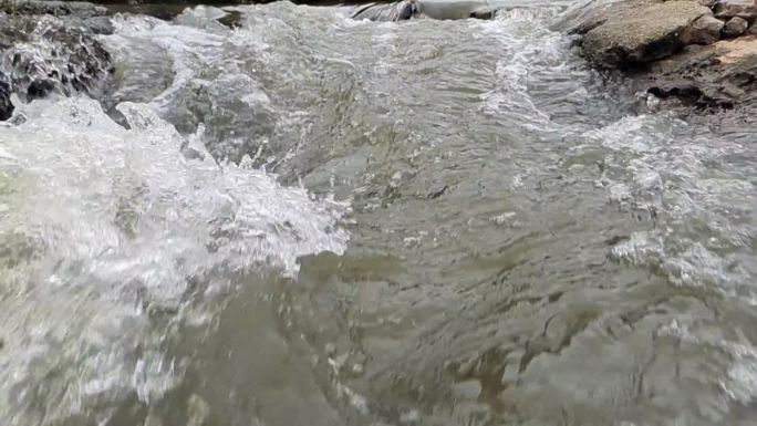 水花浪花海浪溅起水浪飞溅浪花 源泉 水流