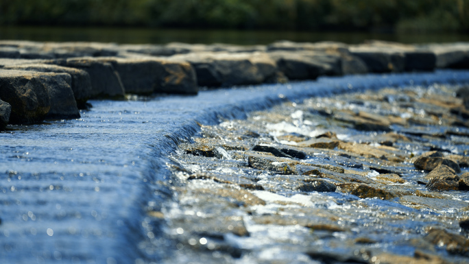 唯美河水流动水波小溪4K超清晰视频素材