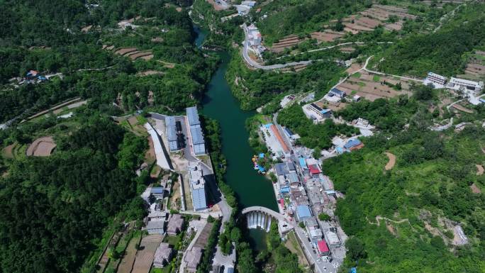 太行山挂壁公路 井底瀑布