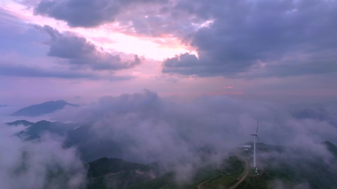 航拍大别山黄毛尖风电长廊云海日出风光4k