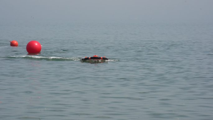 水上无人救生机器人海上航行演练
