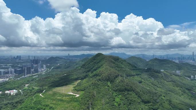 深圳南山区塘朗山蓝天白云航拍