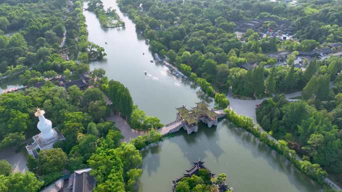 航拍江苏省扬州市瘦西湖风景区春景与大明寺