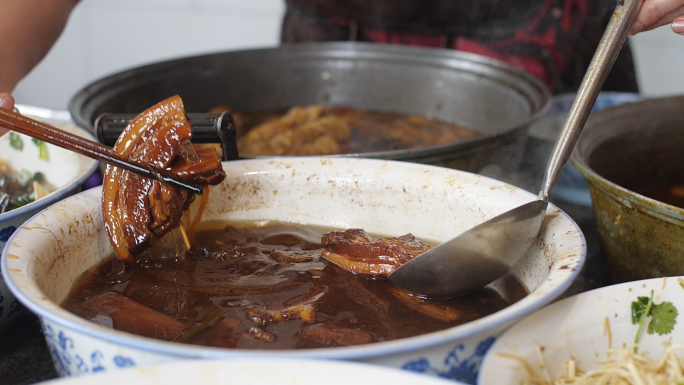 济宁甏肉干饭美食小吃米饭