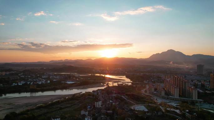 4K航拍夕阳下的小县城