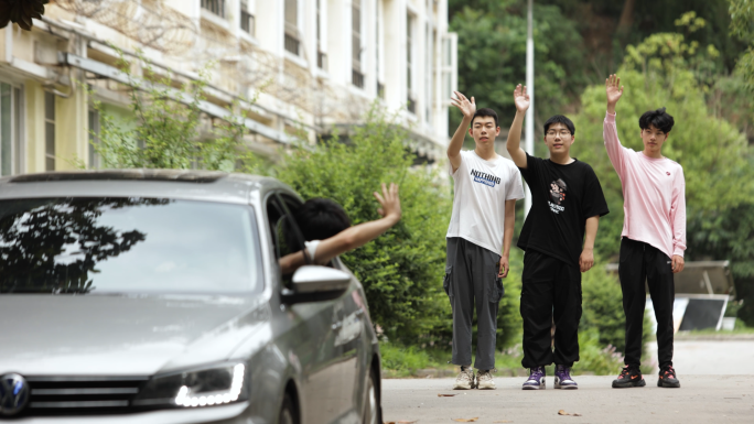 毕业挥手告别毕业送别大学室友情谊宿舍送别