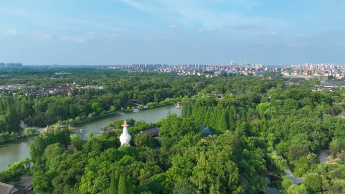 航拍江苏省扬州市瘦西湖风景区春景与大明寺