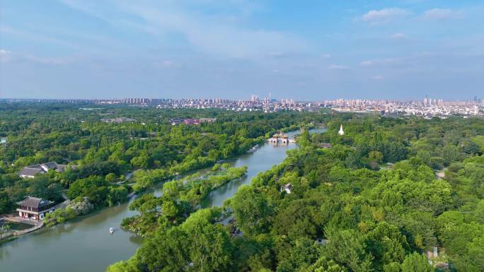 航拍江苏省扬州市瘦西湖风景区春景与大明寺