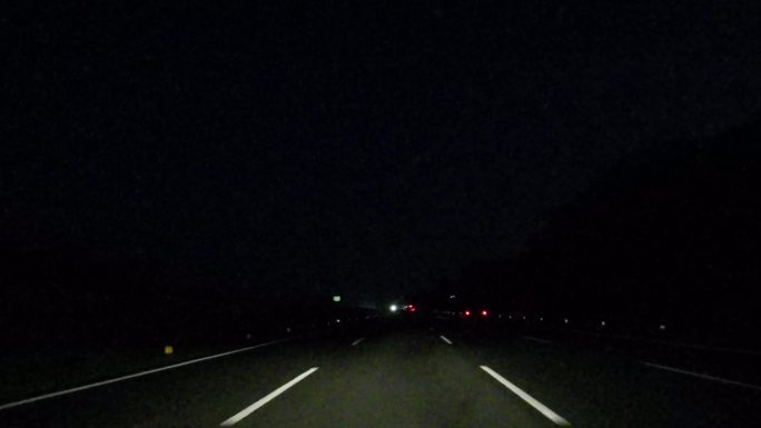 夜晚夜间高速行车高速行驶