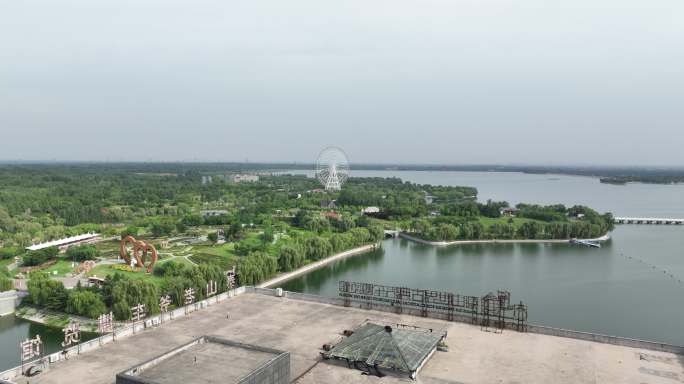 航拍泰安天颐湖旅游风景区