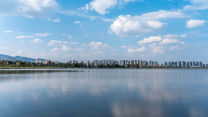 城市建筑天空之镜倒影延时