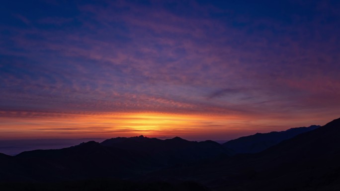 青海拉脊山日出