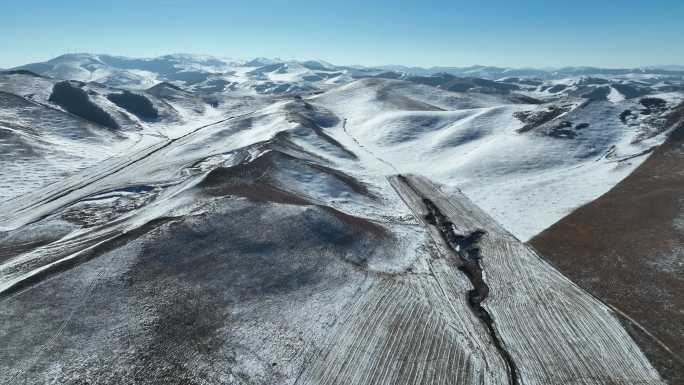 航拍承德冬天丰宁坝上草原积雪雪山京北草原