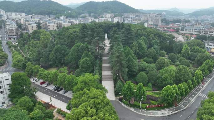 毛泽东青年塑像