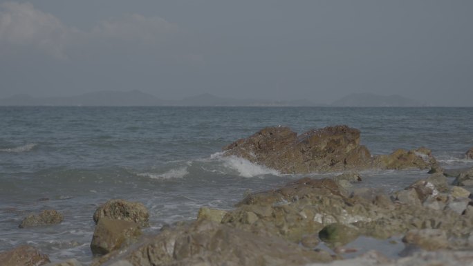 源码 灰片 大海 海浪 海岸 4K 礁石