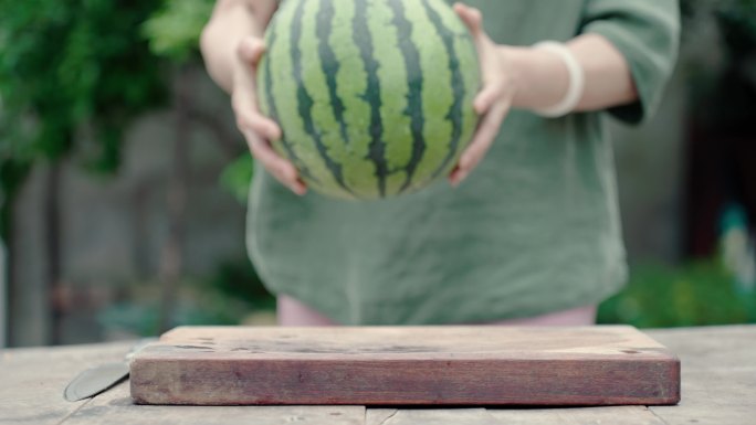 手捧大西瓜 西瓜 夏天