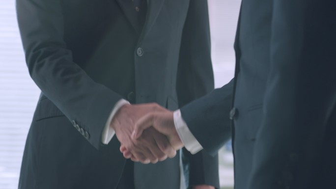 商务人士 签约合作握手