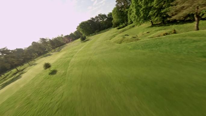 FPV穿越机无人机航拍高尔夫球场树林草地