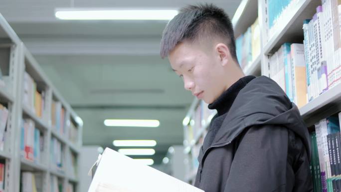 【4K】大学生图书馆看书