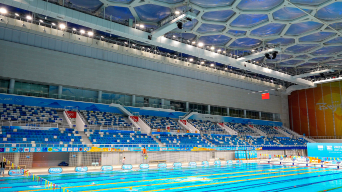 水立方国家游泳中心游泳培训班训练的少年