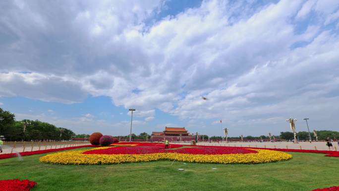 天安门广场花团锦簇浇花延时摄影