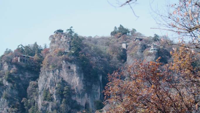 崆峒山秋天红树叶大景区旅游风景游客