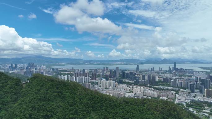 深圳塘朗山蓝天白云航拍